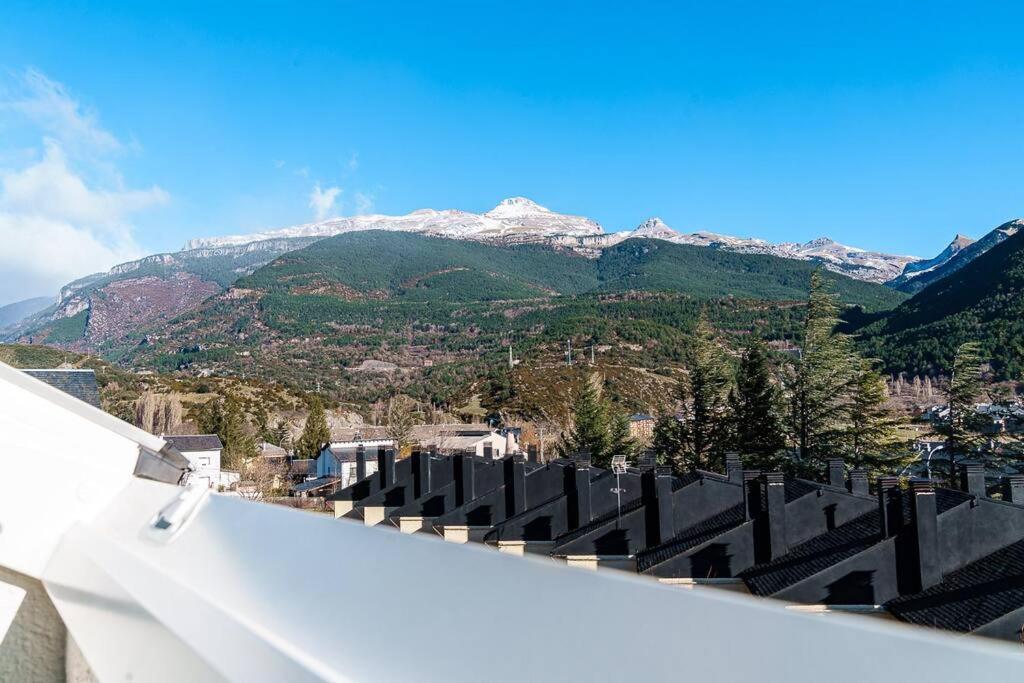Apartament El Ventanal De Collarada Villanúa Zewnętrze zdjęcie